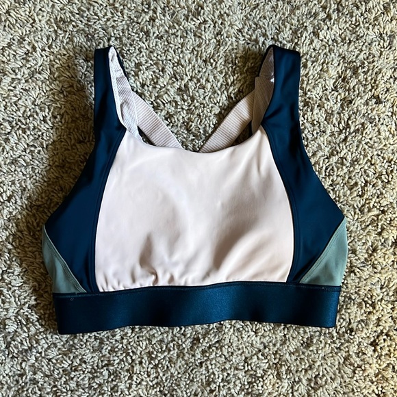 NEW condition Athleta Power of the She supportive sports bra in women’s size S! - Picture 1 of 6